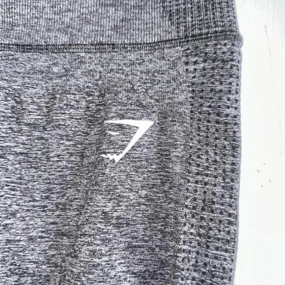 Gymshark Space Dye Gray Seamless Cropped Leggings w/ Zipped Pocket, Size M - Picture 3 of 4